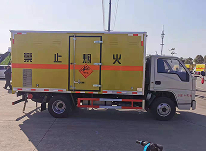 利州爆破器材运输车工人安全操作规范与智能技术保障